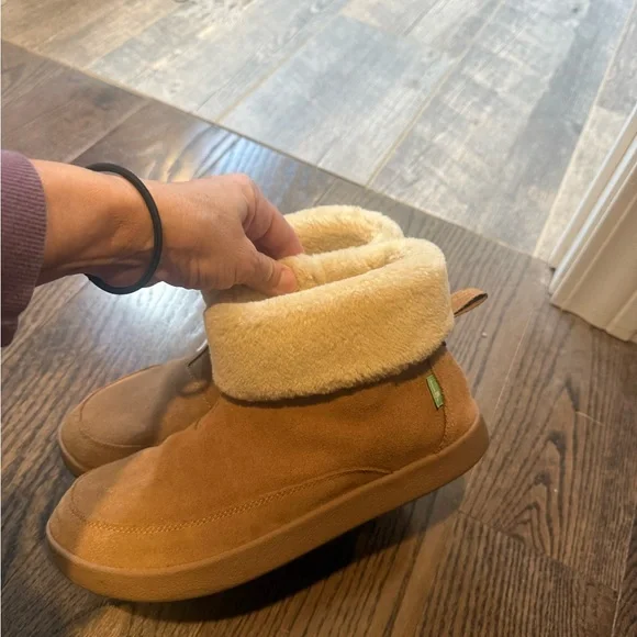 Cozy Tan Boots - Picture 3 of 5